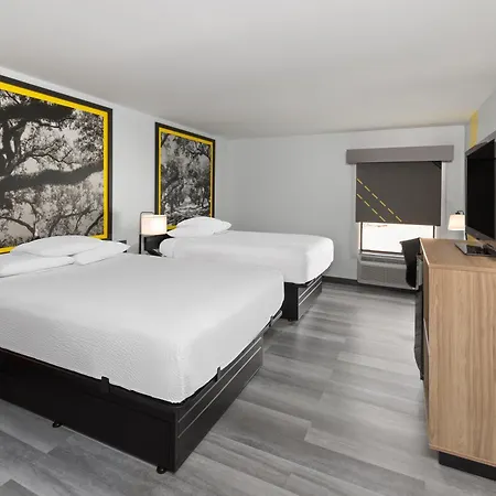Super 8 By Wyndham Alexandria La Hotel Exterior photo