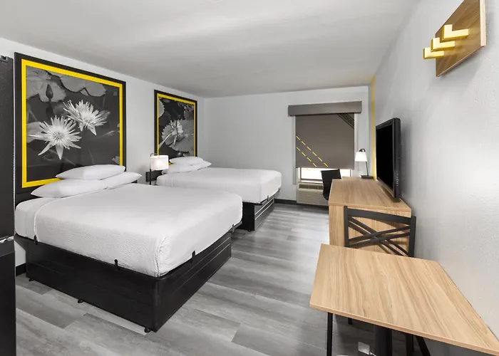Econo Lodge Inn&Suites