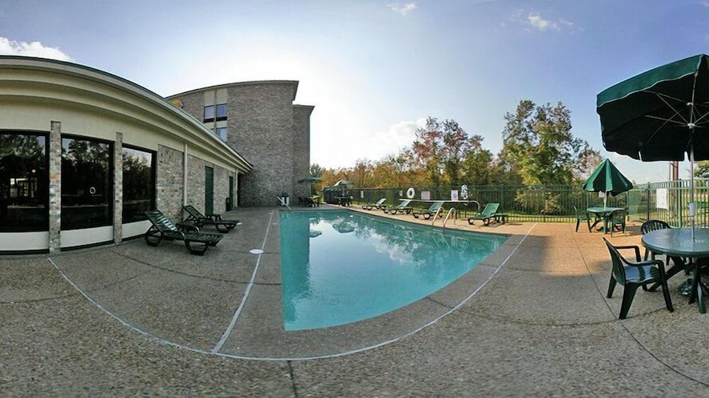 Econo Inn&suites Hotel