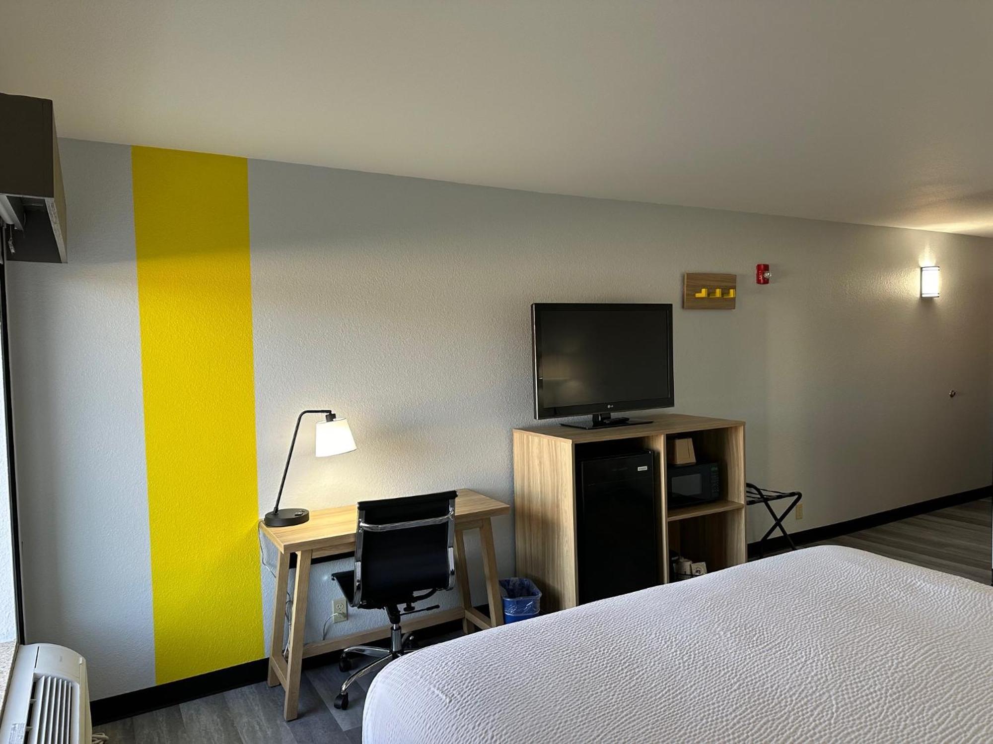 Hotel Econo Inn&suites 3*
