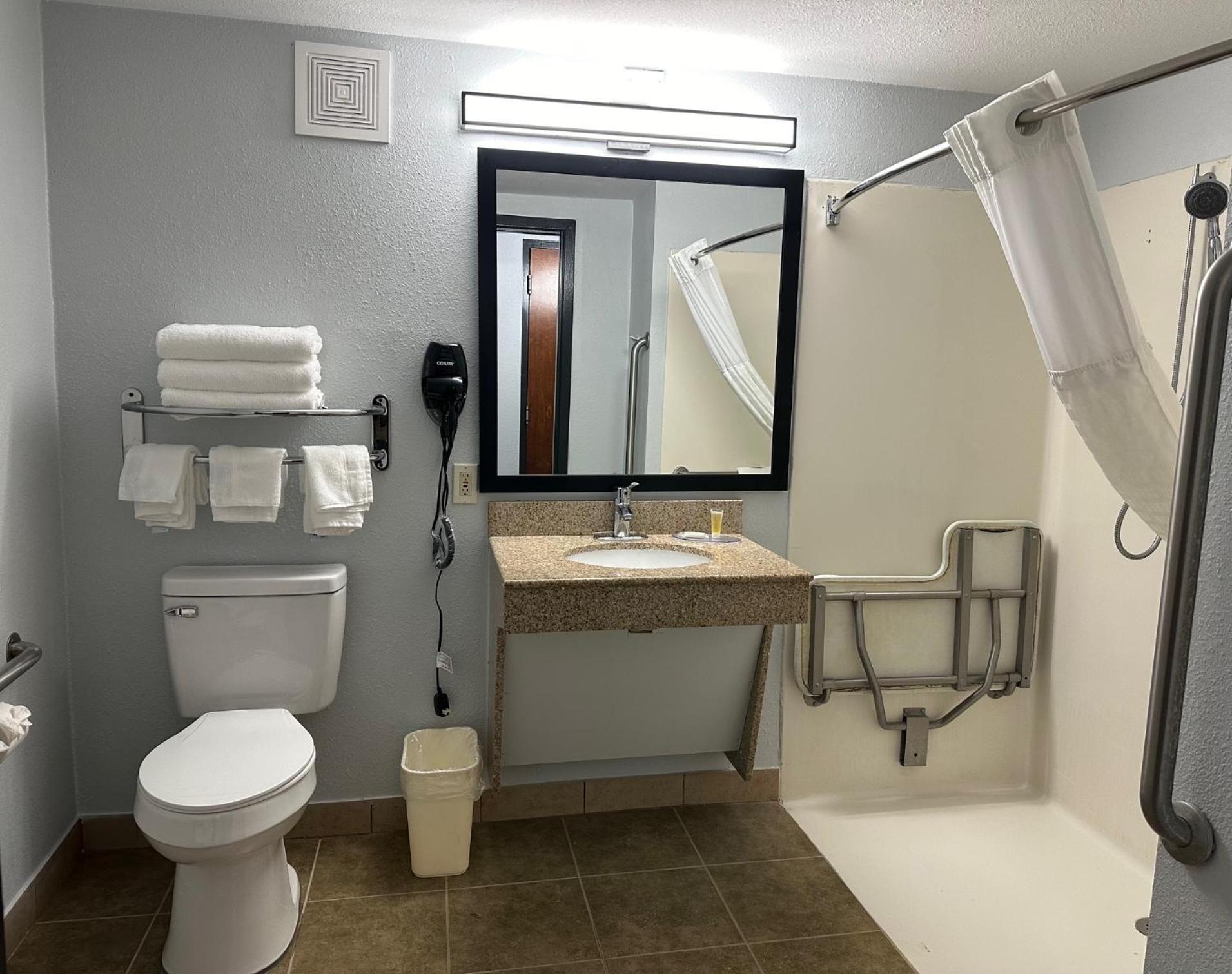 Super 8 By Wyndham La 3*