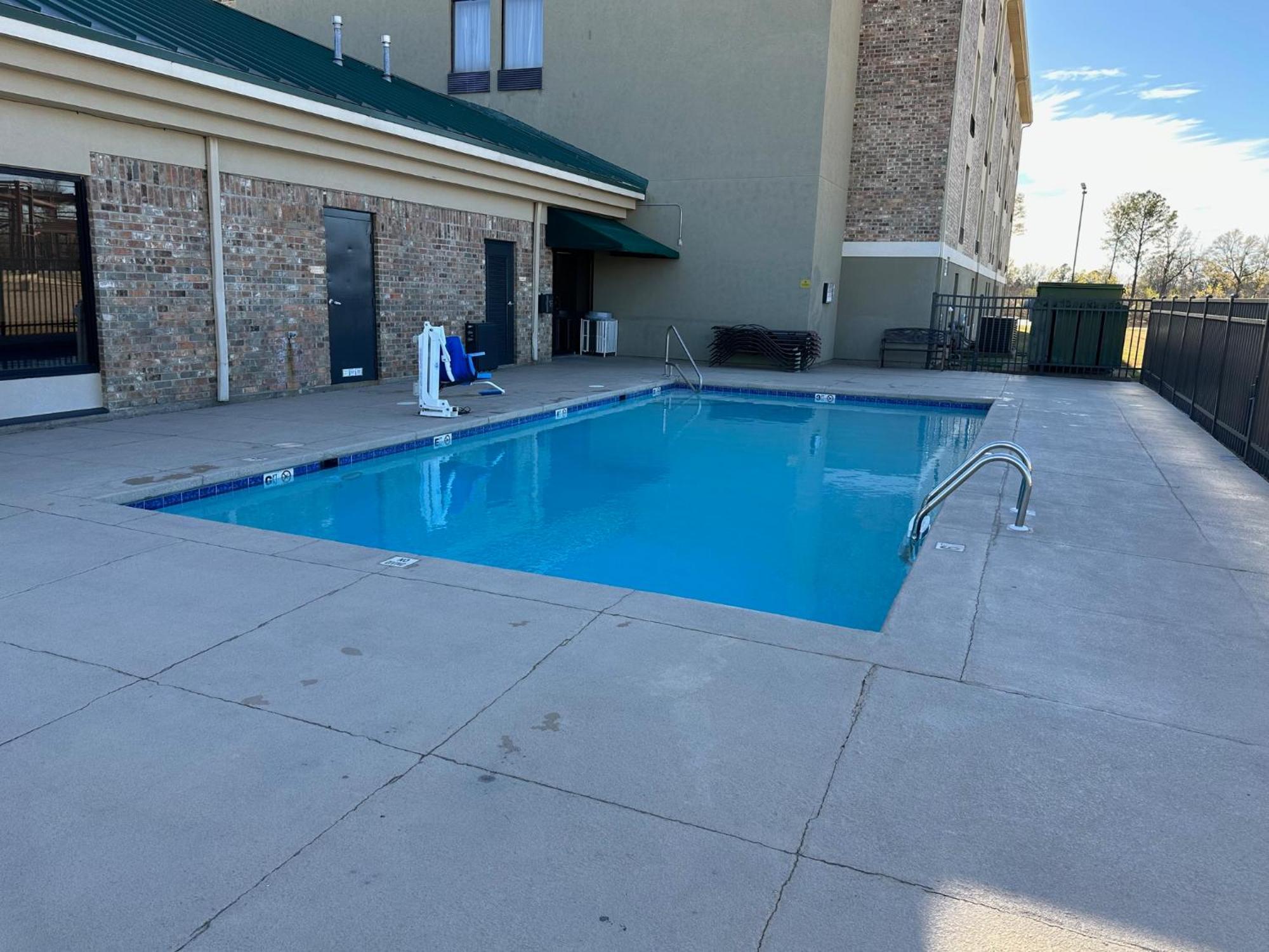 Econo Inn&suites Hotel