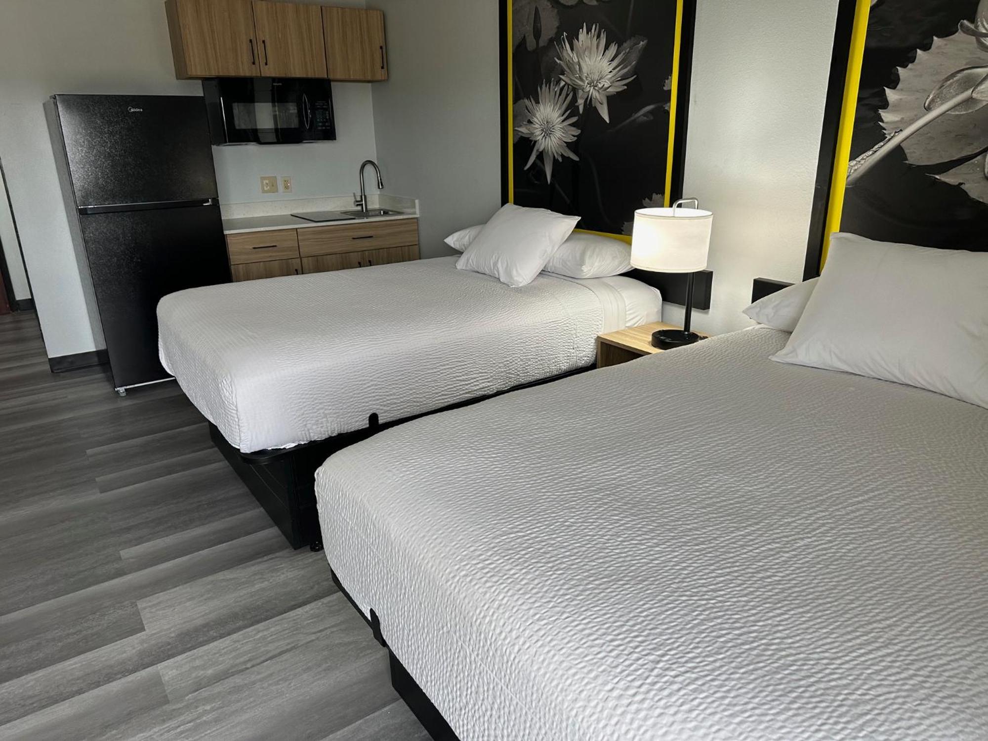 Hotel Econo Inn&suites 3*