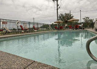 Hotel Super 8 By Wyndham La