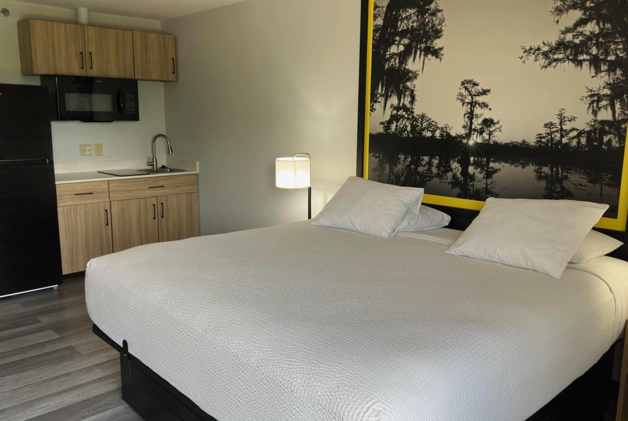 Hotel Super 8 By Wyndham La 3*