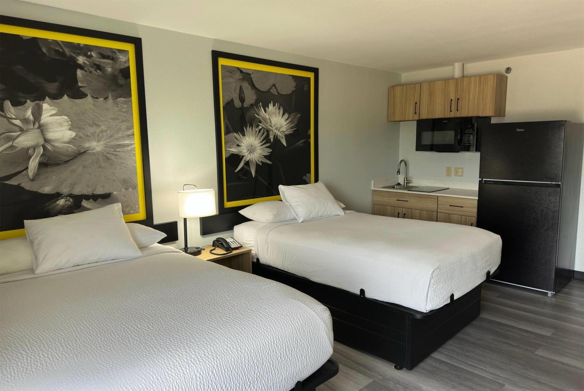 Hotel Super 8 By Wyndham La 3*
