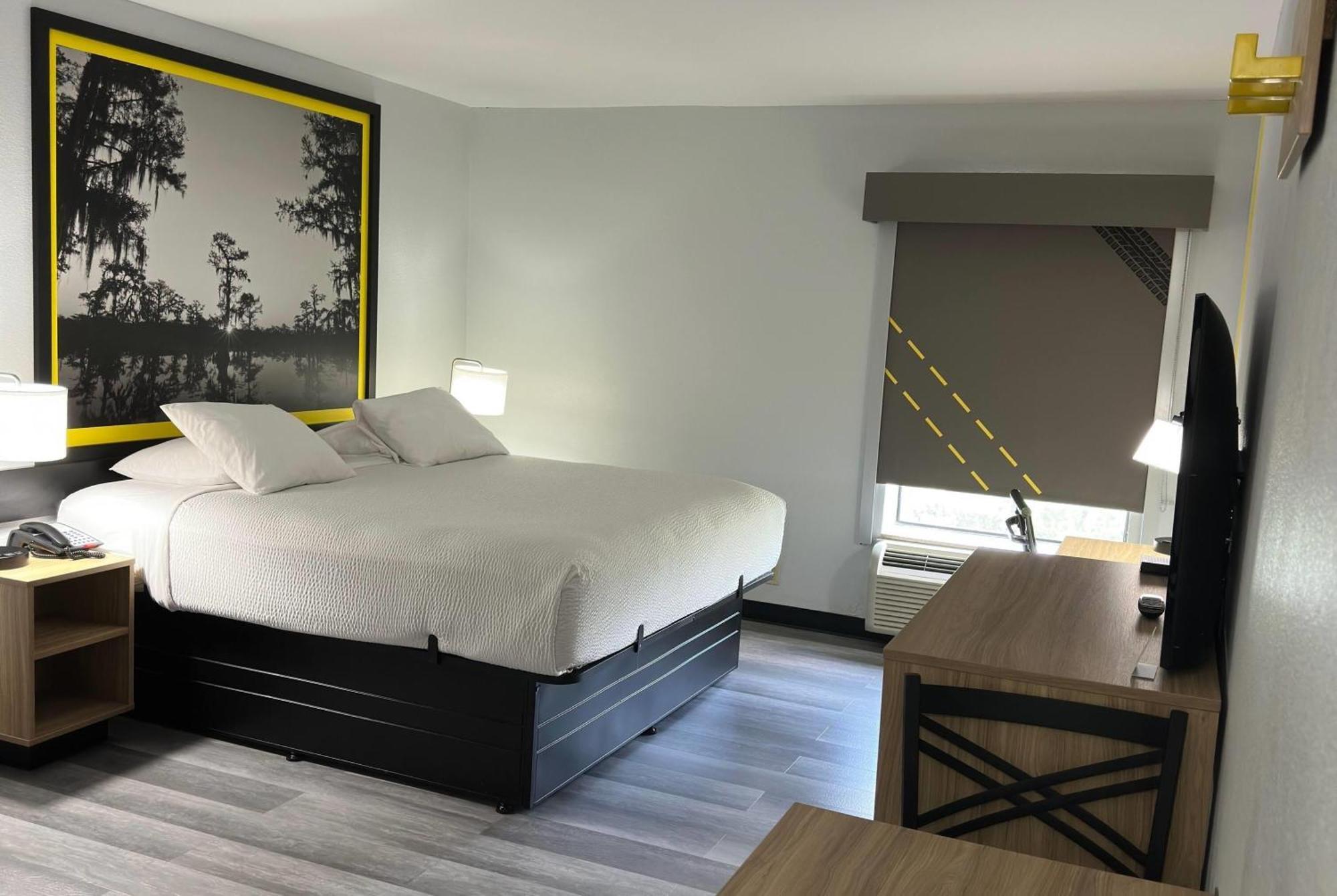 Super 8 By Wyndham La Hotel Alexandria